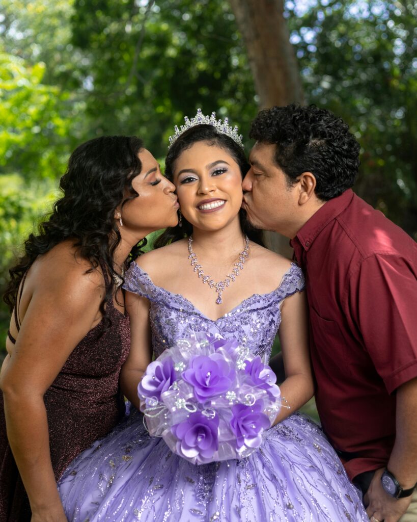 Beautiful quinceañera portrait with parents in a park in Mérida, Mexico, showcasing love and tradition.